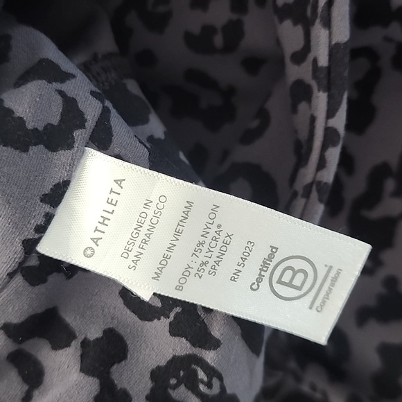 Athleta black/gray leopard print Elation Ultra High Rise legging! - Picture 7 of 10